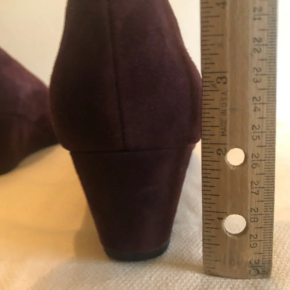 NEW (NWOT) Clarks Artisan burgundy suede Vendra Bloom Wedges sz 8W